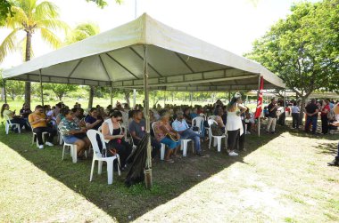 Kategori sendikasına göre, Brezilya 'nın NATAL (RN) Sunucuları maaş ayarlaması için Rio Grande do Norte hükümetiyle yapılan bir başka başarısız müzakere sonrasında Natal kentinde greve gittiler.