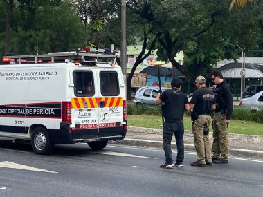 Sao Paulo (SP), Brezilya 04 / 25 / 2024 - Sao Paulo Sivil Polisi, Porsche Vehicle App Vehicle arasındaki kaza yeri olan Av Salim Farah Maluf hakkında soruşturma başlattı 