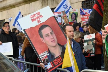 İsrail-Hamas krizi, çoğunlukla ABD 'deki çeşitli üniversite ve üniversitelerde Ortadoğu Rehine krizi ve Gazze Şeridi' ndeki masum sivillerin bombalanması üzerine düzenlenen protestolar. 26 Nisan 2024, New York, ABD