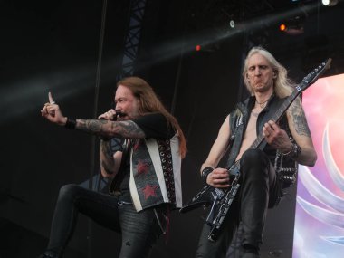SAO PAULO, Brezilya 04 / 27 / 2024 - Hammerfall, 27 Nisan 2024 Cumartesi günü Sao Paulo 'nun batı tarafındaki Latin Amerika Anıtı' nda düzenlenen Yaz Esintisi Festivali 'nin ikinci gününde sahne aldı..