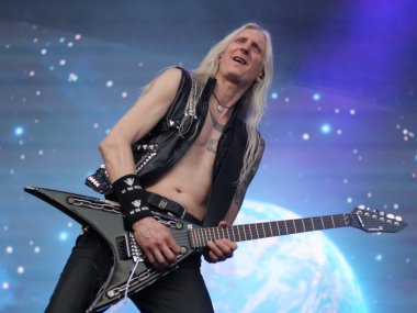 SAO PAULO, Brezilya 04 / 27 / 2024 - Hammerfall, 27 Nisan 2024 Cumartesi günü Sao Paulo 'nun batı tarafındaki Latin Amerika Anıtı' nda düzenlenen Yaz Esintisi Festivali 'nin ikinci gününde sahne aldı..
