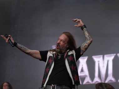 SAO PAULO, Brezilya 04 / 27 / 2024 - Hammerfall, 27 Nisan 2024 Cumartesi günü Sao Paulo 'nun batı tarafındaki Latin Amerika Anıtı' nda düzenlenen Yaz Esintisi Festivali 'nin ikinci gününde sahne aldı..