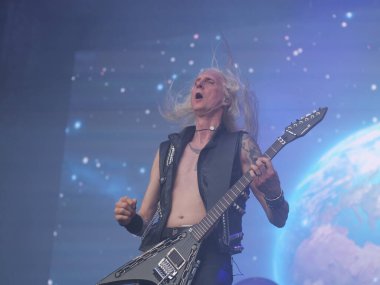 SAO PAULO, Brezilya 04 / 27 / 2024 - Hammerfall, 27 Nisan 2024 Cumartesi günü Sao Paulo 'nun batı tarafındaki Latin Amerika Anıtı' nda düzenlenen Yaz Esintisi Festivali 'nin ikinci gününde sahne aldı..