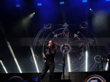 SAO PAULO, Brezilya - 04 / 27 / 2024 - Epica, 27 Nisan 2024 Cumartesi günü Sao Paulo 'nun batı tarafındaki Latin Amerika Anıtı' nda düzenlenen Yaz Esintisi Festivali 'nin ikinci gününde sahne aldı.. 