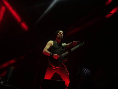 SAO PAULO, Brezilya 04 / 27 / 2024 - Bu Cumartesi, 27 Nisan 2024 tarihinde, Sao Paulo 'nun batısındaki Memorial da America Latin' de düzenlenen Yaz Rüzgarı Festivali 'nin ikinci gününde Çapkınlık İçi Orkestra sahne aldı.. 