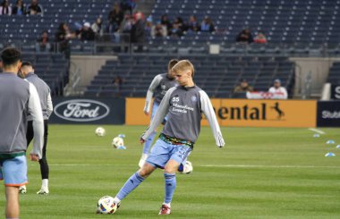 NYCFC, Charlotte FC 'ye karşı. 27 Nisan 2024, New York, ABD: NYCFC ve Charlotte FC arasındaki futbol maçından önce New York 'taki Yankee Stadyumu' nda oynanan 10.. 
