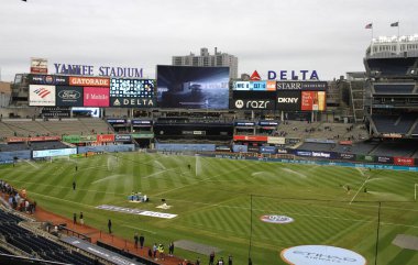 NYCFC, Charlotte FC 'ye karşı. 27 Nisan 2024, New York, ABD: NYCFC ve Charlotte FC arasındaki futbol maçından önce New York 'taki Yankee Stadyumu' nda oynanan 10.. 