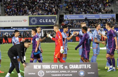 NYCFC, Charlotte FC 'ye karşı. 27 Nisan 2024, New York, ABD: NYCFC ve Charlotte FC arasındaki futbol maçı New York Yankee Stadyumu 'ndaki Major League Soccer' ın 10. maçı için geçerli.