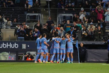 NYCFC, Charlotte FC 'ye karşı. 27 Nisan 2024, New York, ABD: NYCFC 'li Keaton Parks (55), NYCFC ile Charlotte FC arasında oynanan futbol maçı sırasında Yankee Stadyumu' nda oynanan 10. 
