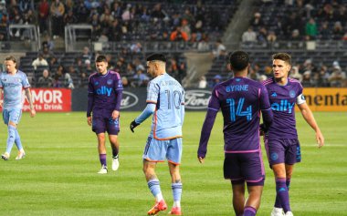 NYCFC, Charlotte FC 'ye karşı. 27 Nisan 2024, New York, ABD: NYCFC 'den Santiago Rodriguez NYCFC ve Charlotte FC arasında oynanan futbol maçı sırasında New York' taki Yankee Stadyumu 'nda oynanan 10..