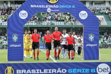 CURITIBA (PR) 28 / 04 / 2024 Judge Fabiano Monteiro dos Santos ve asistanları Luiz Alberto Andrini Nogueira ve Gustavo Rodrigues de Oliveira, Coritiba ile