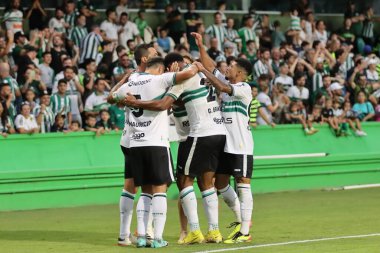 CURITIBA (PR) 04 / 28 / 2024 Coritiba oyuncusu Brandao, bu Pazar Curitiba kentinde düzenlenen 2024 Brezilya Şampiyonası 'nda geçerli olan Coritiba ile. 