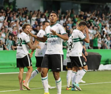 CURITIBA (PR) 04 / 28 / 2024 Coritiba oyuncusu Brandao, bu Pazar Curitiba kentinde düzenlenen 2024 Brezilya Şampiyonası 'nda geçerli olan Coritiba ile. 