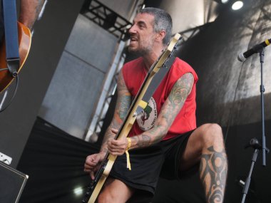 SAO PAULO, Brezilya 04 / 28 / 2024 - Ratos de Porao grubu, 28 Nisan 2024 Pazar günü Sao Paulo 'nun batı tarafındaki Latin Amerika Anıtı' nda düzenlenen Yaz Esintisi Festivali 'nin son gününde sahne aldı.. 