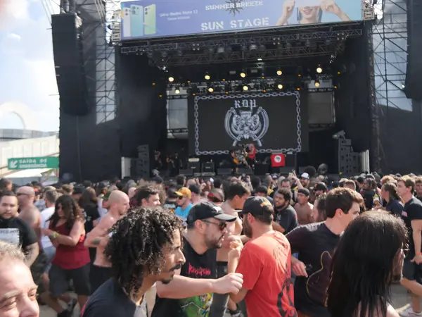 SAO PAULO, Brezilya 04 / 28 / 2024 - Ratos de Porao grubu, 28 Nisan 2024 Pazar günü Sao Paulo 'nun batı tarafındaki Latin Amerika Anıtı' nda düzenlenen Yaz Esintisi Festivali 'nin son gününde sahne aldı.. 