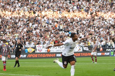 SAO PAULO (SP), 04 / 28 / 2024 Corinthians oyuncusu Wesley, Neo Quimica Arena 'da düzenlenen Brezilya Şampiyonası' nın dördüncü turu için geçerli olan Corinthians ve Fluminense arasında oynanan karşılaşmada amacını kutluyor.