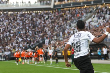 SAO PAULO (SP), 04 / 28 / 2024 Corinthians oyuncusu Wesley, Neo Quimica Arena 'da düzenlenen Brezilya Şampiyonası' nın dördüncü turu için geçerli olan Corinthians ve Fluminense arasında oynanan karşılaşmada amacını kutluyor.