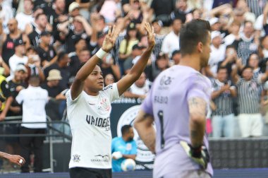 SAO PAULO (SP), 04 / 28 / 2024 Corinthians oyuncusu Wesley, Neo Quimica Arena 'da düzenlenen Brezilya Şampiyonası' nın dördüncü turu için geçerli olan Corinthians ve Fluminense arasında oynanan karşılaşmada amacını kutluyor.