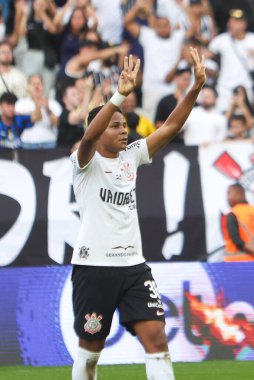 SAO PAULO (SP), 04 / 28 / 2024 Corinthians oyuncusu Wesley, Neo Quimica Arena 'da düzenlenen Brezilya Şampiyonası' nın dördüncü turu için geçerli olan Corinthians ve Fluminense arasında oynanan karşılaşmada amacını kutluyor.