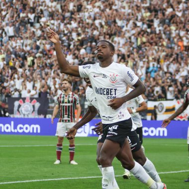 SAO PAULO (SP), 04 / 28 / 2024 Corinthians oyuncusu Caca, Neo Quimica Arena 'da düzenlenen Brezilya Şampiyonası' nın dördüncü turu için geçerli olan Corinthians ve Fluminense arasında oynanan karşılaşmada amacını kutluyor.
