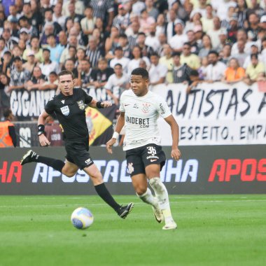 SAO PAULO (SP), 04 / 28 / 2024 Corinthians oyuncusu Caca, Neo Quimica Arena 'da düzenlenen Brezilya Şampiyonası' nın dördüncü turu için geçerli olan Corinthians ve Fluminense arasında oynanan karşılaşmada amacını kutluyor.