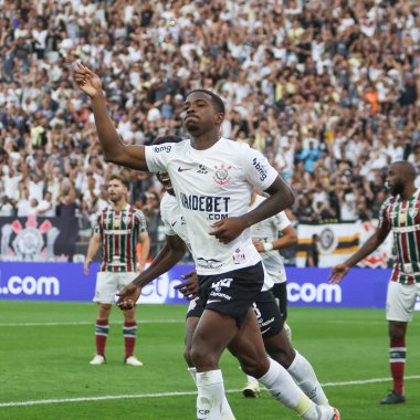SAO PAULO (SP), 04 / 28 / 2024 Corinthians oyuncusu Caca, Neo Quimica Arena 'da düzenlenen Brezilya Şampiyonası' nın dördüncü turu için geçerli olan Corinthians ve Fluminense arasında oynanan karşılaşmada amacını kutluyor.