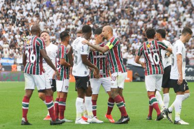 Sao PAULO (SP), 04 / 28 / 2024 Oyuncular Ganso ve Manoel, Sao Paulo şehrindeki Neo Quimica Arena 'da düzenlenen Brezilya Şampiyonası' nın dördüncü turu için geçerli olan Corinthians ve Fluminense arasında oynanan karşılaşmada