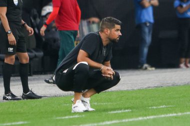 SAO PAULO (SP), 04 / 28 / 2024 Corinthians teknik direktörü Antonio Oliveira, Corinthians ve Fluminense arasında oynanan ve Brezilya Şampiyonası 'nın Neo Quimica Arena' da düzenlenen dördüncü turu için geçerli olan maç sırasında