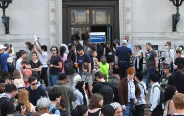 Kolombiya Üniversitesi Kampüsü 'nde İsrail karşıtı protesto ve kampa son teslim tarihi verildi. 29 Nisan 2024, New York, ABD: Çok sayıda Kolombiya Üniversitesi öğrencisi, özgür Filistin ve Siyonist işgalden kurtulmak istiyor.
