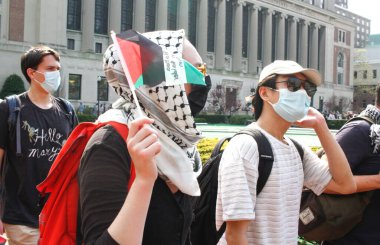 Kolombiya Üniversitesi Kampüsü 'nde İsrail karşıtı protesto ve kampa son teslim tarihi verildi. 29 Nisan 2024, New York, ABD: Çok sayıda Kolombiya Üniversitesi öğrencisi, özgür Filistin ve Siyonist işgalden kurtulmak istiyor.