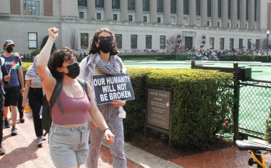 Kolombiya Üniversitesi Kampüsü 'nde İsrail karşıtı protesto ve kampa son teslim tarihi verildi. 29 Nisan 2024, New York, ABD: Çok sayıda Kolombiya Üniversitesi öğrencisi, özgür Filistin ve Siyonist işgalden kurtulmak istiyor.