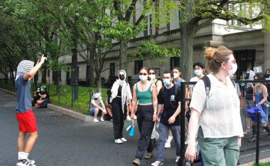Kolombiya Üniversitesi Kampüsü 'nde İsrail karşıtı protesto ve kampa son teslim tarihi verildi. 29 Nisan 2024, New York, ABD: Çok sayıda Kolombiya Üniversitesi öğrencisi, özgür Filistin ve Siyonist işgalden kurtulmak istiyor.