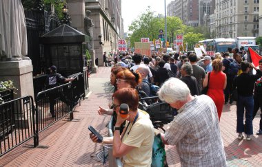 Kolombiya Üniversitesi Kampüsü 'nde İsrail karşıtı protesto ve kampa son teslim tarihi verildi. 29 Nisan 2024, New York, ABD: Çok sayıda Kolombiya Üniversitesi öğrencisi, özgür Filistin ve Siyonist işgalden kurtulmak istiyor.