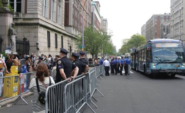 Kolombiya Üniversitesi Kampüsü 'nde İsrail karşıtı protesto ve kampa son teslim tarihi verildi. 29 Nisan 2024, New York, ABD: Çok sayıda Kolombiya Üniversitesi öğrencisi, özgür Filistin ve Siyonist işgalden kurtulmak istiyor.