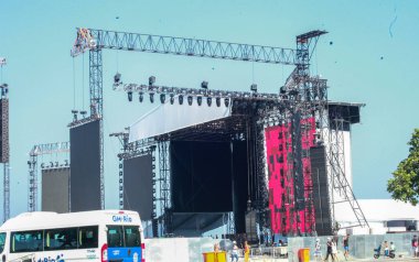 Rio de Janeiro (RJ), 04 / 29 / 2024 - Bu pazartesi, 29 Nisan 2024 tarihinde Rio de Janeiro 'nun güney bölgesinde Kuzey Amerikalı şarkıcı Madonna' yı Copacabana Palace Hotel 'in önünde görmek için bekleyen büyük bir hayran hareketi var.. 