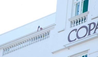 Rio de Janeiro (RJ), 04 / 29 / 2024 - Bu pazartesi, 29 Nisan 2024 tarihinde Rio de Janeiro 'nun güney bölgesinde Kuzey Amerikalı şarkıcı Madonna' yı Copacabana Palace Hotel 'in önünde görmek için bekleyen büyük bir hayran hareketi var.. 