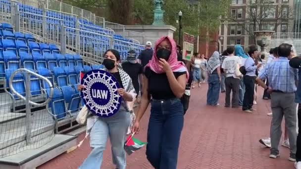 Антиизраильская Акция Протеста Крайний Срок Лагеря Кампусе Колумбийского Университета Апреля — стоковое видео