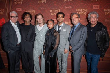 30 Nisan 2024: New York, ABD - (L-R) Rolin Jones, Assad Zaman, Sam Reid, Delainey Hayles, Jacob Anderson, Mark Johnson ve Eric Bogosian, AMC Networks Anne Rice 'ın The Vampire Hotel 2.. 
