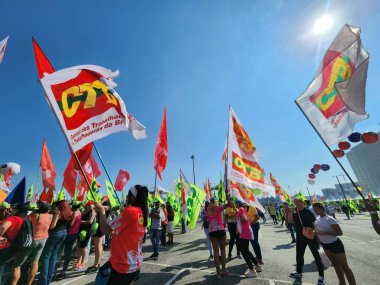 Sao Paulo (SP), 05 / 01 / 2024 - 1 Mayıs 'ta Sao Paulo' da düzenlenen ve İşçi Bayramı 'nı kutlayan bir ulusal bayram olan etkinlikte sendikalarla bağlantılı kişiler