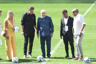 Sao Paulo (SP), 01 / 05 / 2024 - Brezilya Cumhuriyeti Başkanı Luiz Inacio Lula da Silva (PT), yardımcısı Geraldo Alckmin (PSB) ile birlikte Neo Quimica Arena 'nın çimlerini ziyaret etti. 