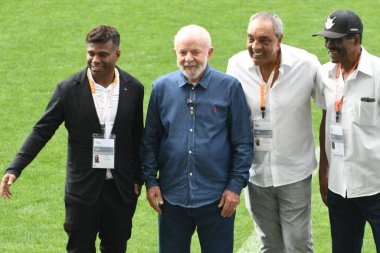 Sao Paulo (SP), 01 / 05 / 2024 - Brezilya Cumhuriyeti Başkanı Luiz Inacio Lula da Silva (PT), yardımcısı Geraldo Alckmin (PSB) ile birlikte Neo Quimica Arena 'nın çimlerini ziyaret etti. 