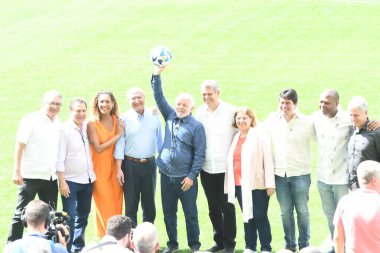 Sao Paulo (SP), 01 / 05 / 2024 - Brezilya Cumhuriyeti Başkanı Luiz Inacio Lula da Silva (PT), yardımcısı Geraldo Alckmin (PSB) ile birlikte Neo Quimica Arena 'nın çimlerini ziyaret etti. 