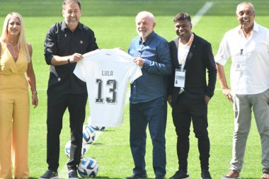 Sao Paulo (SP), 01 / 05 / 2024 - Brezilya Cumhuriyeti cumhurbaşkanı Luiz Inacio Lula da Silva (PT), yardımcısı Geraldo Alckmin (PSB) ile birlikte Neo Quimica Arena 'nın sahasını ziyaret etti