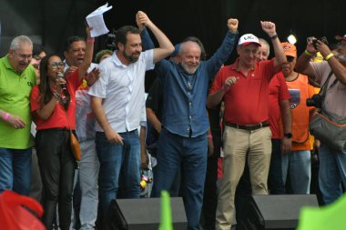 Sao Paulo (SP), 05 / 01 / 2024 - Brezilya Cumhuriyeti Başkanı Luiz Inacio Lula da Silva (PT), federal milletvekili Guilherme Boulos (PSOL-SP) ve sendika liderleri, batı otoparkında kurulan sahneye çıktılar.