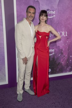 29 Nisan 2024, New York, ABD: (L-R) Reid Scott ve Anne Hathaway, Jazz at Lincoln Center 'daki The Prime Video The Idea Of You New York galasına katıldı.. 