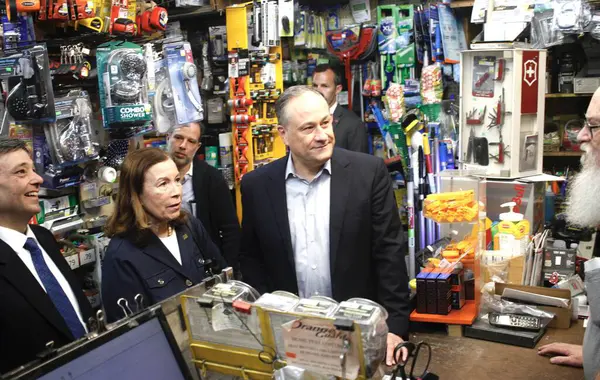 stock image DOUGLAS EMHOFF's Warshaw Hardware Small Business Visit. May 01, 2024, New York, USA: The US Second Gentleman, DOUGLAS EMHOFF visits Warshaw Hardware Small Business in New York as part of National Small Business Week 
