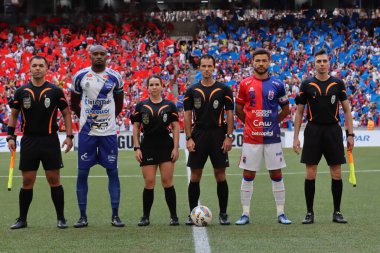 CURITIBA (PR), 05 / 04 / 2024 Hakem: Murilo Ugolini Klein (PR), ve asistanları Weber Felipe Silva (PR) ve Daniel Pereira Melere (PR), Parana ile Nacional arasında oynanan birinci tur için geçerli bir maç sırasında