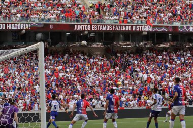 CURITIBA (PR), 05 / 04 / 2024 Oyuncular Jonathan ve Magrao, Parana ve Nacional arasında Curitiba 'daki Ligga Arena' da düzenlenen 2. Lig Parana Şampiyonası birinci turu için oynanan maçta 