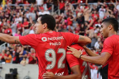 CURITIBA (PR), 05 / 05 / 2024 Oyuncu Pablo, Athletico PR ile Vasco arasında oynanan ve Brezilya Serisi A Şampiyonası 'nın 5. turunda geçerli olan maç sırasında atletizm için bir gol kutluyor. 