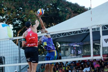 Brasilia (DF), Brezilya 05 / 05 / 05 - Brezilyalı ikili Andre ve George, Dünya Plajı Voleybol Pisti 'nin Brasilia sahnesinde üçüncü sırada yer alan Alman Ehlers ve Wickler ile karşı karşıya geldiler.